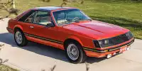 Ja, das ist ein echter Ford Mustang und er steht zum Verkauf