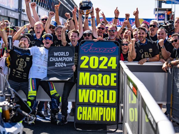 MotoE-Weltmeister 2024: Hector Garzo und das IntactGP-Team MotoE-Weltmeister 2024: Hector Garzo und das IntactGP-Team